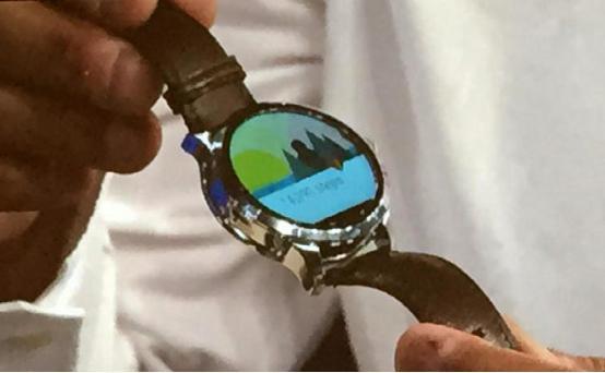 Moto 360被山寨了？Fossil智能手表亮相 