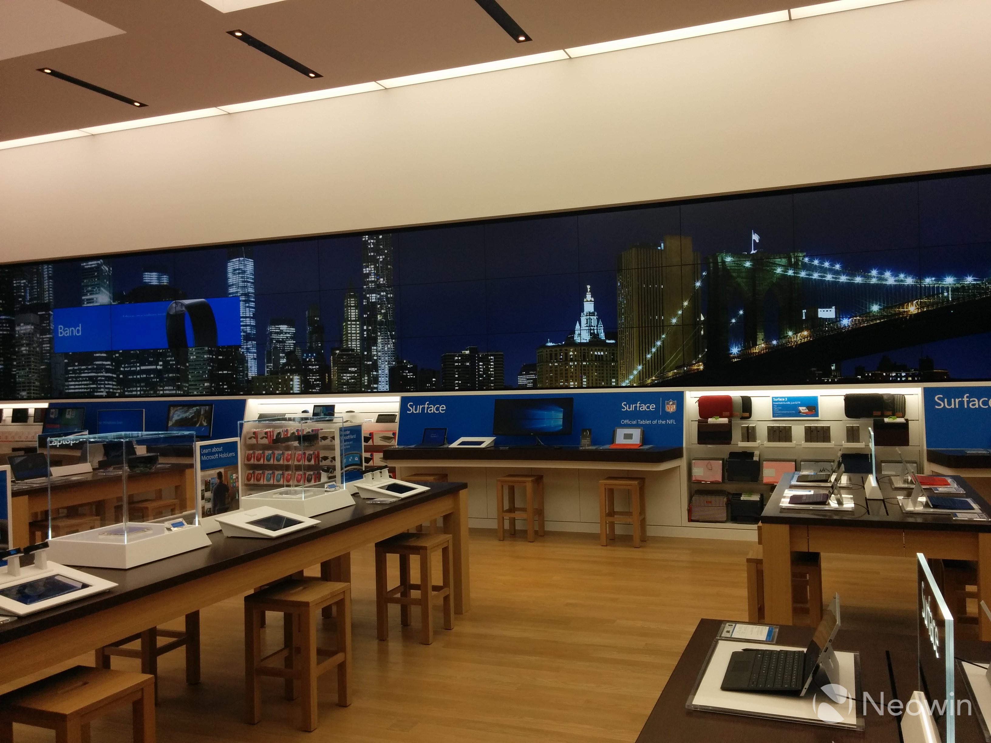 比蘋果Apple Store更氣派！全球最大微軟旗艦店開業(yè)