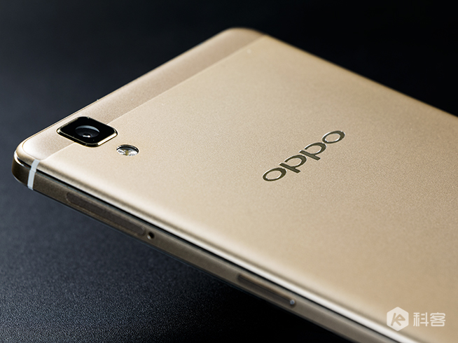 長續(xù)航配搭閃充的完美結(jié)合：OPPO R7s評測