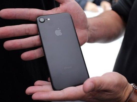 力撐iPhone 7 果粉表示保時(shí)捷也沒(méi)改設(shè)計(jì)啊