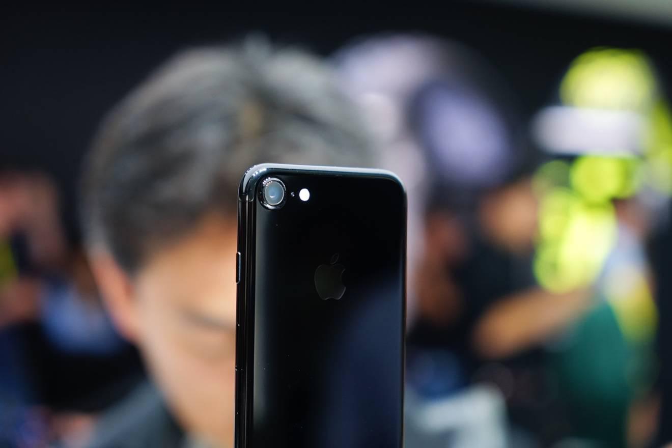 7nm芯片加雙卡雙待？iPhone 8可能真的很無敵