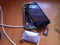 iPhone也不例外！美男子將iPhone放枕邊充電發生點擊