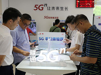 5G走進市民生活！聯通營業廳同步首銷國內首款5G雙模手機