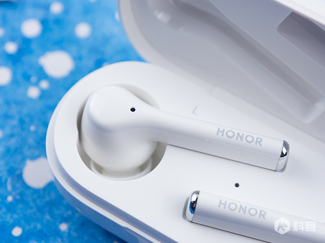 降噪媲美AirPods Pro，價錢不到一半！榮耀FlyPods 3評測