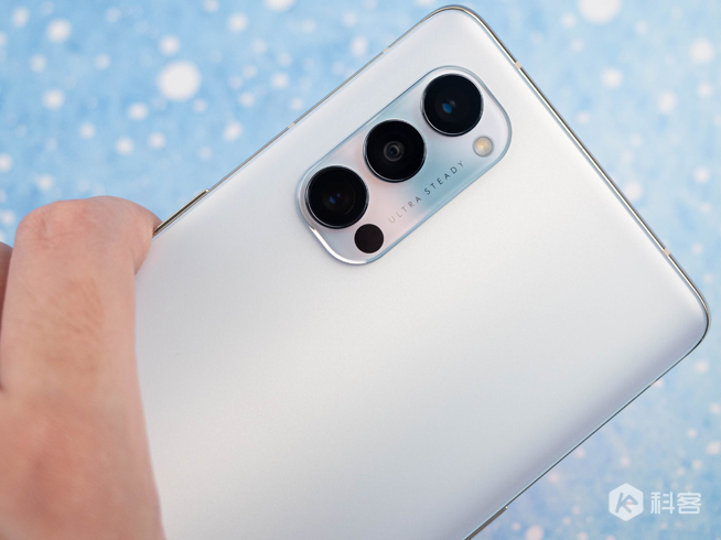 OPPO Reno4 Pro開箱上手：超級夜景視頻加持 極致輕薄真不錯 